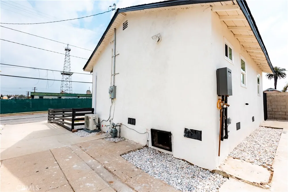 784 E Walton Street #B Signal Hill, CA 90755