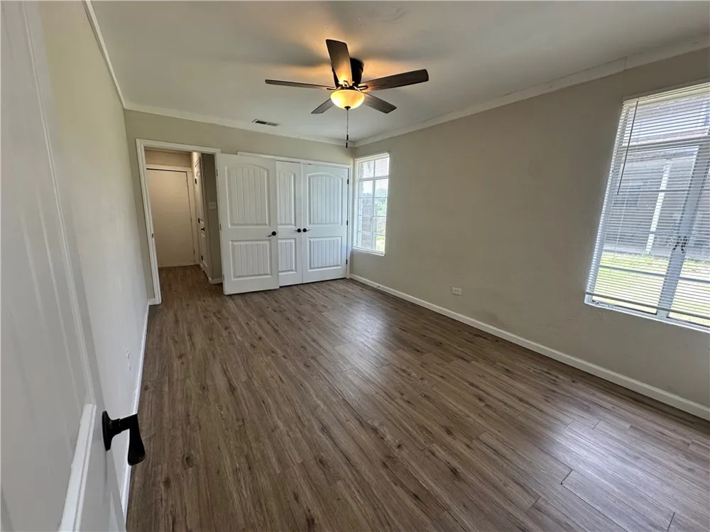 11150 Ih 37 #B Corpus Christi, TX 78410