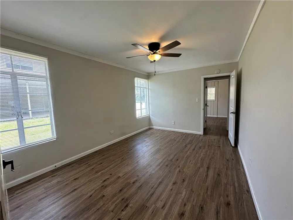 11150 Ih 37 #B Corpus Christi, TX 78410