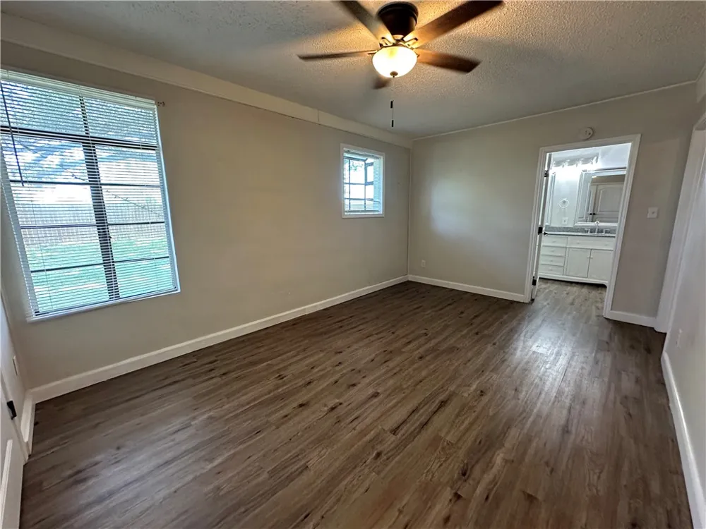 11150 Ih 37 #B Corpus Christi, TX 78410