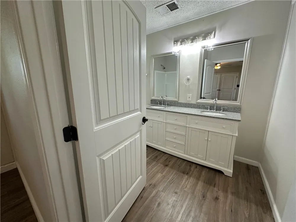 11150 Ih 37 #B Corpus Christi, TX 78410