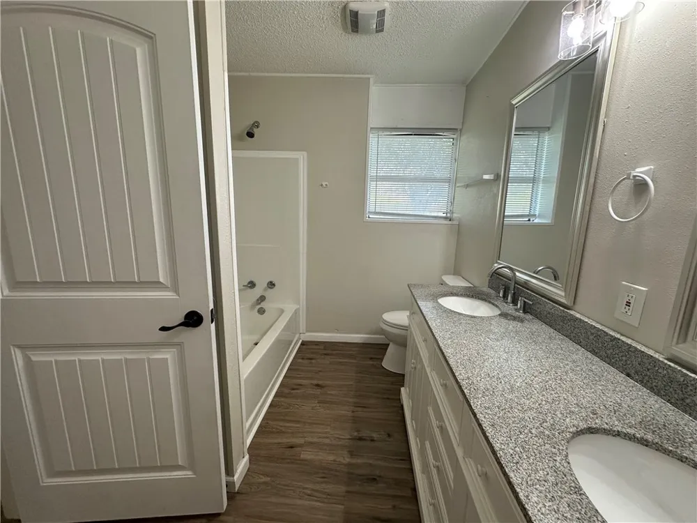 11150 Ih 37 #B Corpus Christi, TX 78410