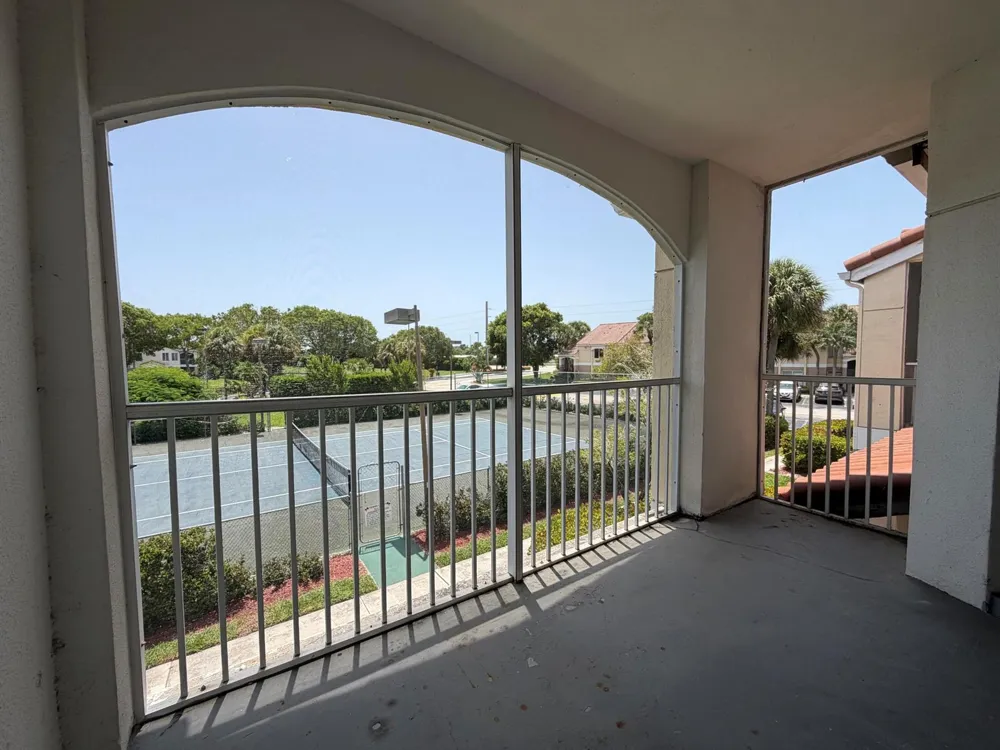 815 W Boynton Beach Boulevard #12-203 Boynton Beach, FL 33426
