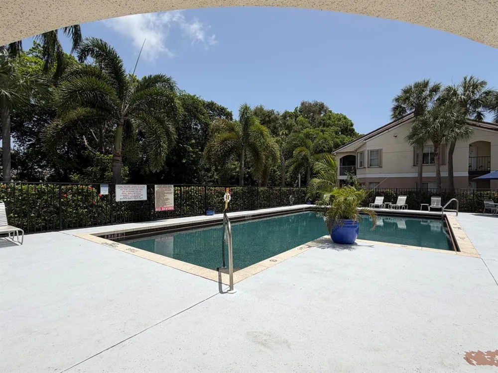 815 W Boynton Beach Boulevard #12-203 Boynton Beach, FL 33426