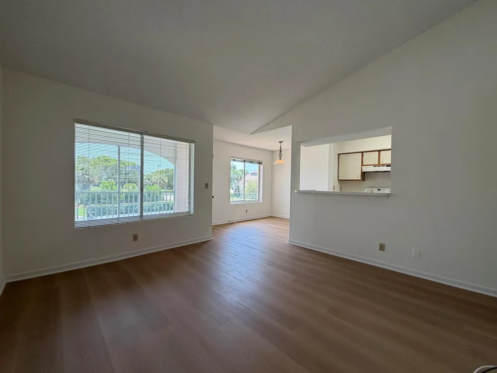 815 W Boynton Beach Boulevard #12-203 Boynton Beach, FL 33426