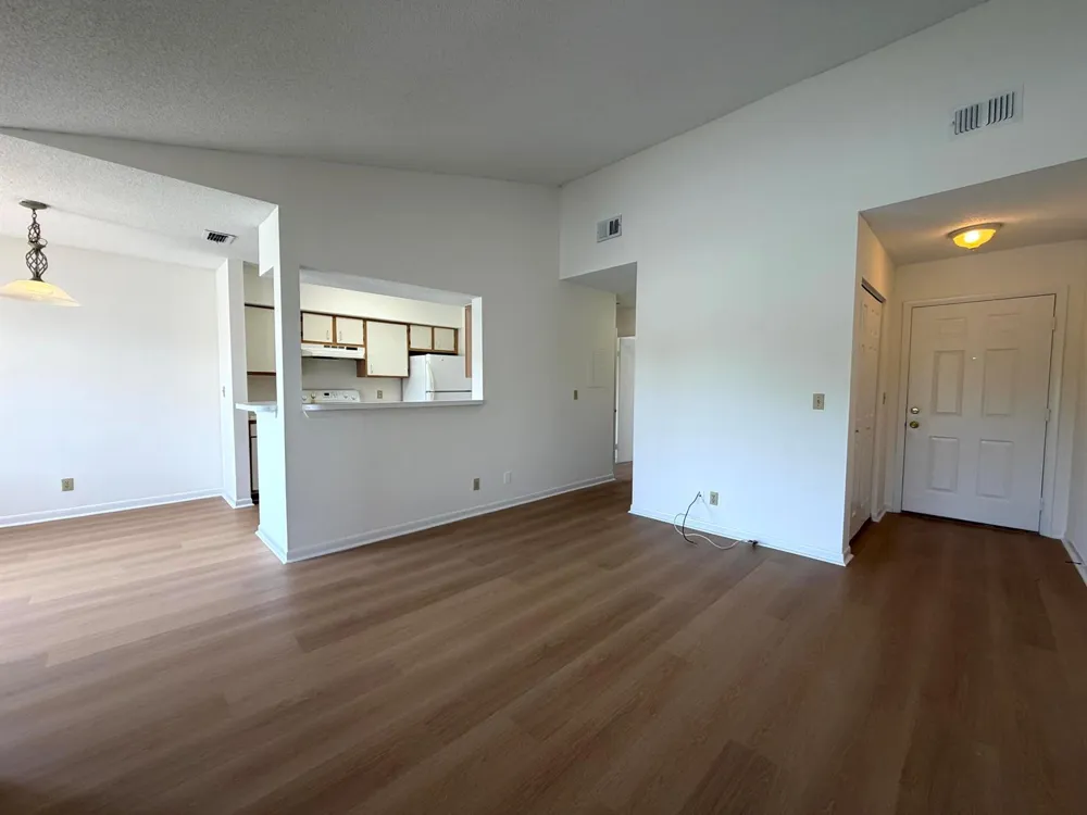 815 W Boynton Beach Boulevard #12-203 Boynton Beach, FL 33426
