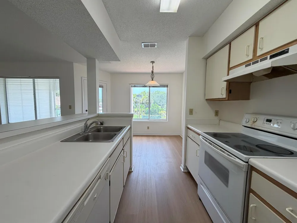 815 W Boynton Beach Boulevard #12-203 Boynton Beach, FL 33426