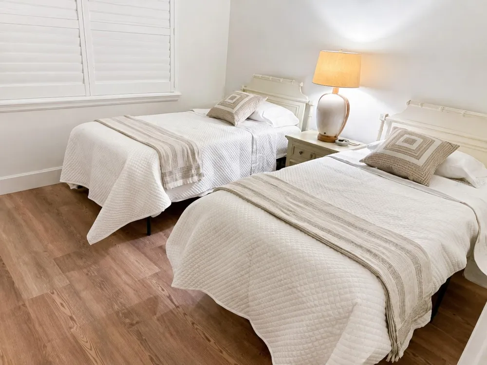 540 NEPTUNE AVENUE #7 Longboat Key, FL 34228