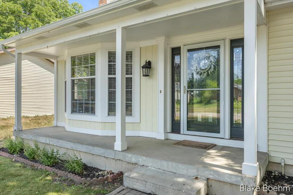118 Lauderdale Avenue NE Grand Rapids Charter Township, MI 49546