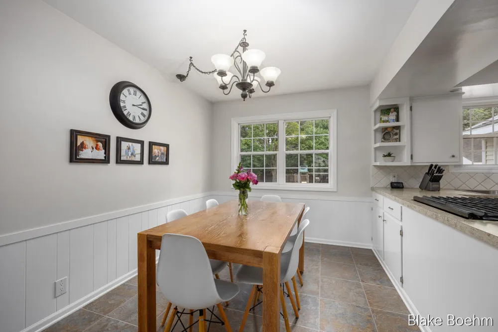 118 Lauderdale Avenue NE Grand Rapids Charter Township, MI 49546