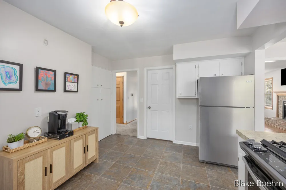 118 Lauderdale Avenue NE Grand Rapids Charter Township, MI 49546