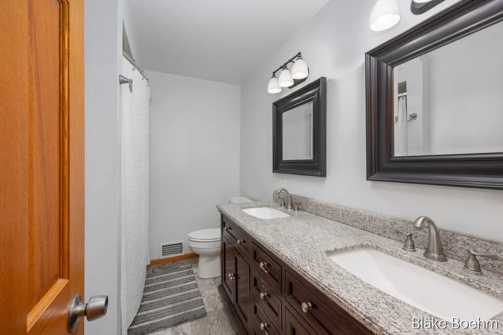 118 Lauderdale Avenue NE Grand Rapids Charter Township, MI 49546