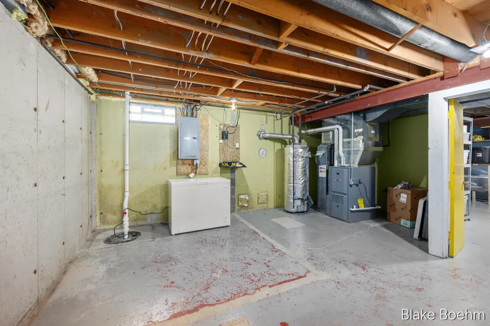 118 Lauderdale Avenue NE Grand Rapids Charter Township, MI 49546