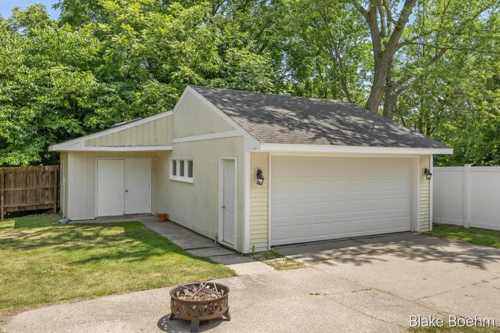 118 Lauderdale Avenue NE Grand Rapids Charter Township, MI 49546