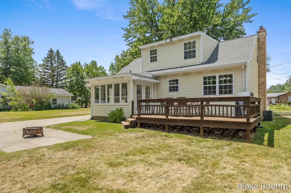 118 Lauderdale Avenue NE Grand Rapids Charter Township, MI 49546