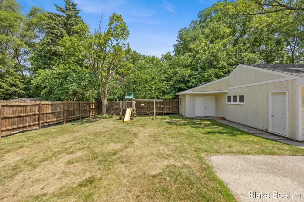 118 Lauderdale Avenue NE Grand Rapids Charter Township, MI 49546