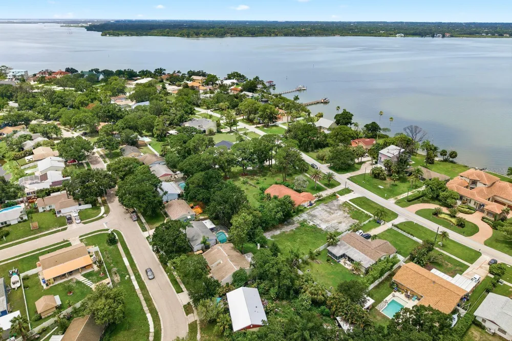601 SHORE DRIVE E Oldsmar, FL 34677