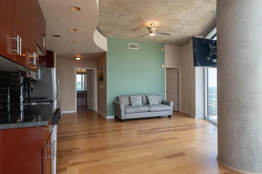 360 Nueces Street #2110 Austin, TX 78701