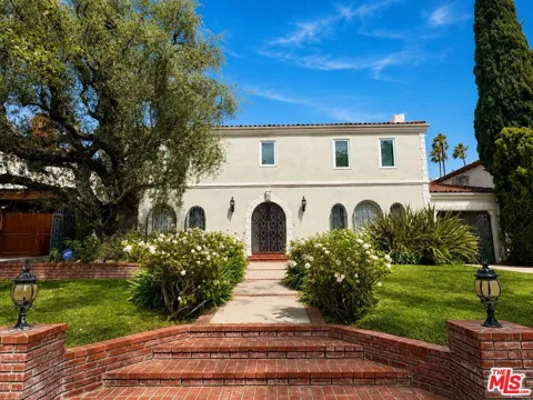 414 Las Palmas Avenue