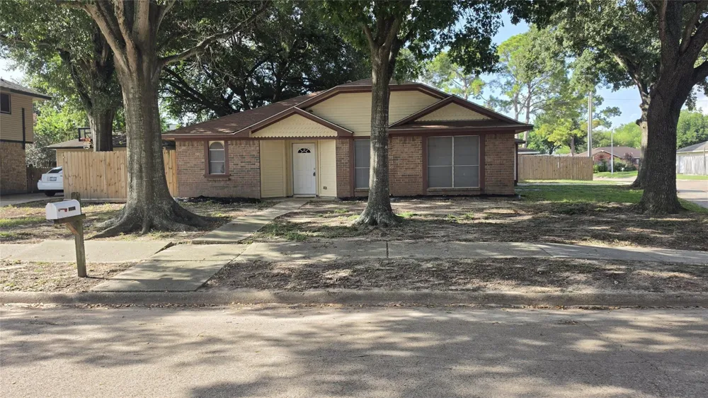 1502 Sudbury Drive Pasadena, TX 77504