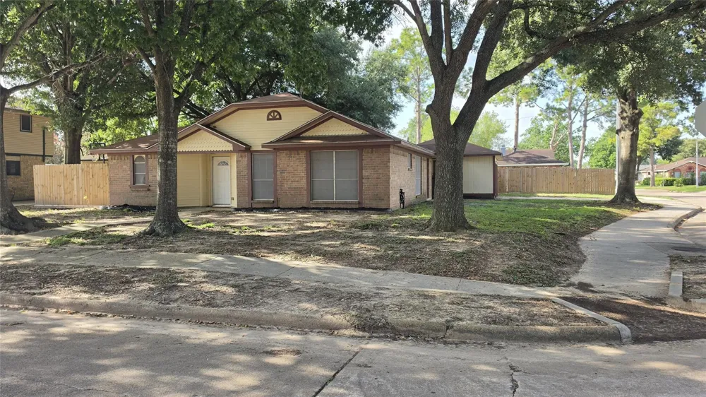 1502 Sudbury Drive Pasadena, TX 77504