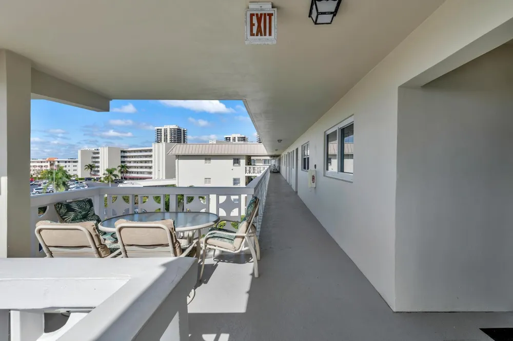 52 Yacht Club Drive #309 North Palm Beach, FL 33408