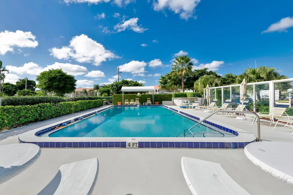 52 Yacht Club Drive #309 North Palm Beach, FL 33408