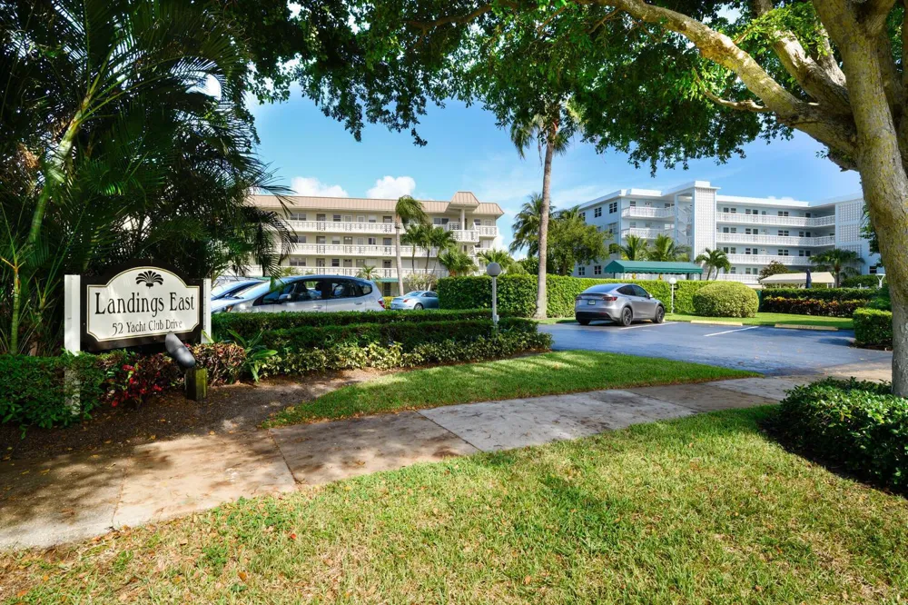 52 Yacht Club Drive #309 North Palm Beach, FL 33408
