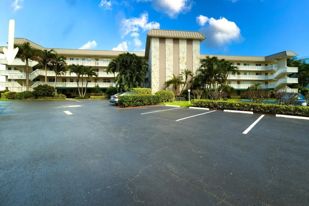 52 Yacht Club Drive #309 North Palm Beach, FL 33408