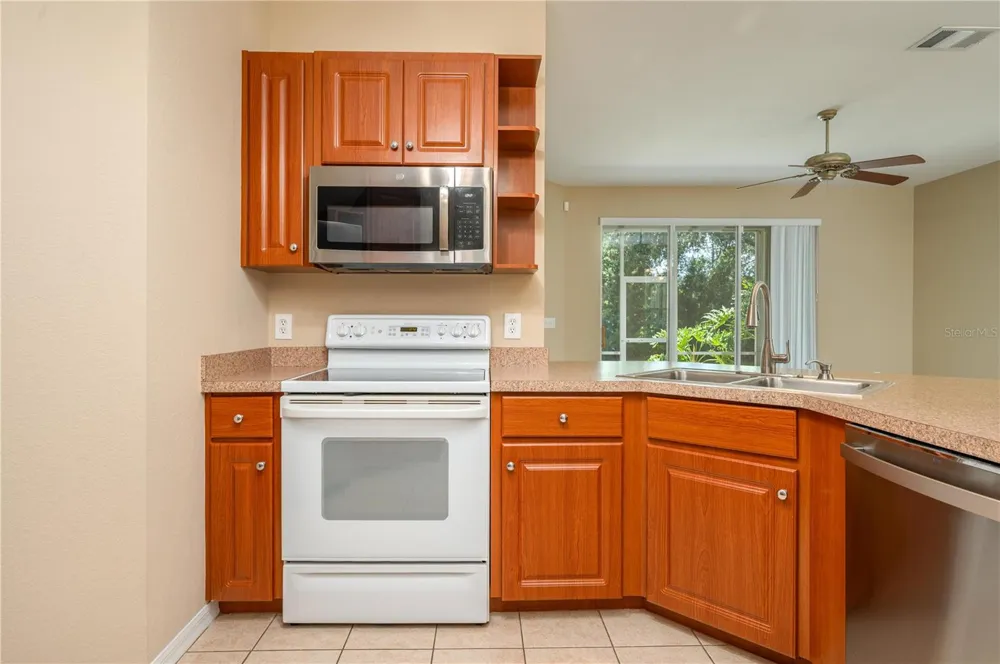 590 GRASSLANDS VILLAGE CIRCLE #590 Lakeland, FL 33803