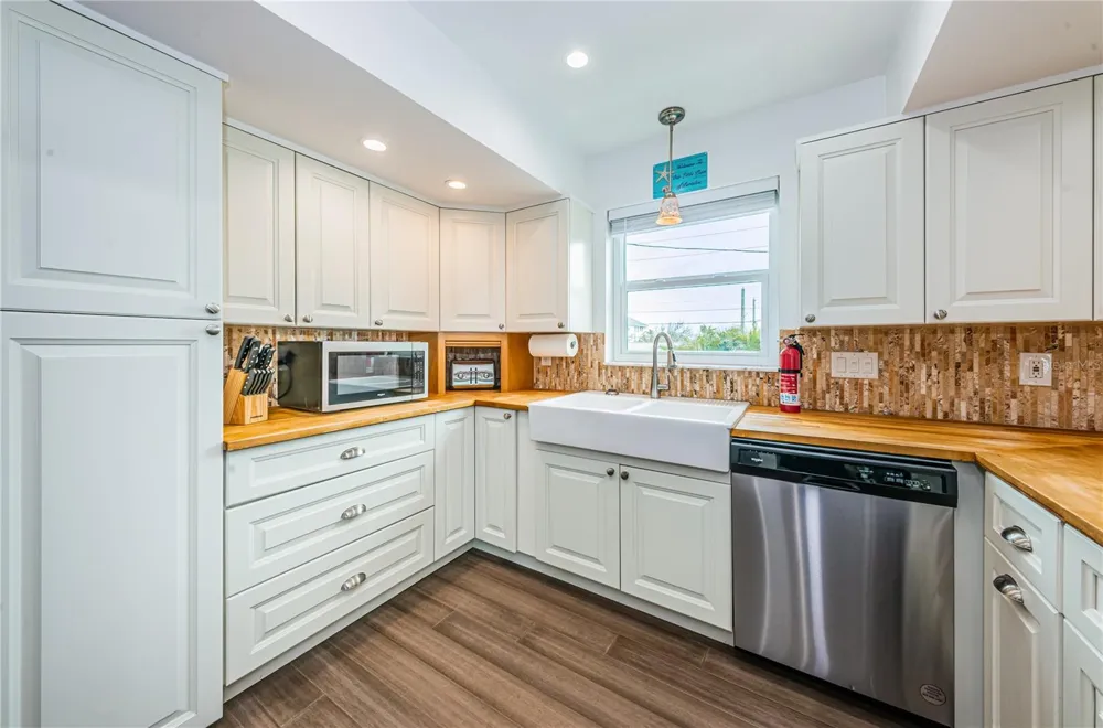 8432 W GULF BOULEVARD #Jellyfish Treasure Island, FL 33706