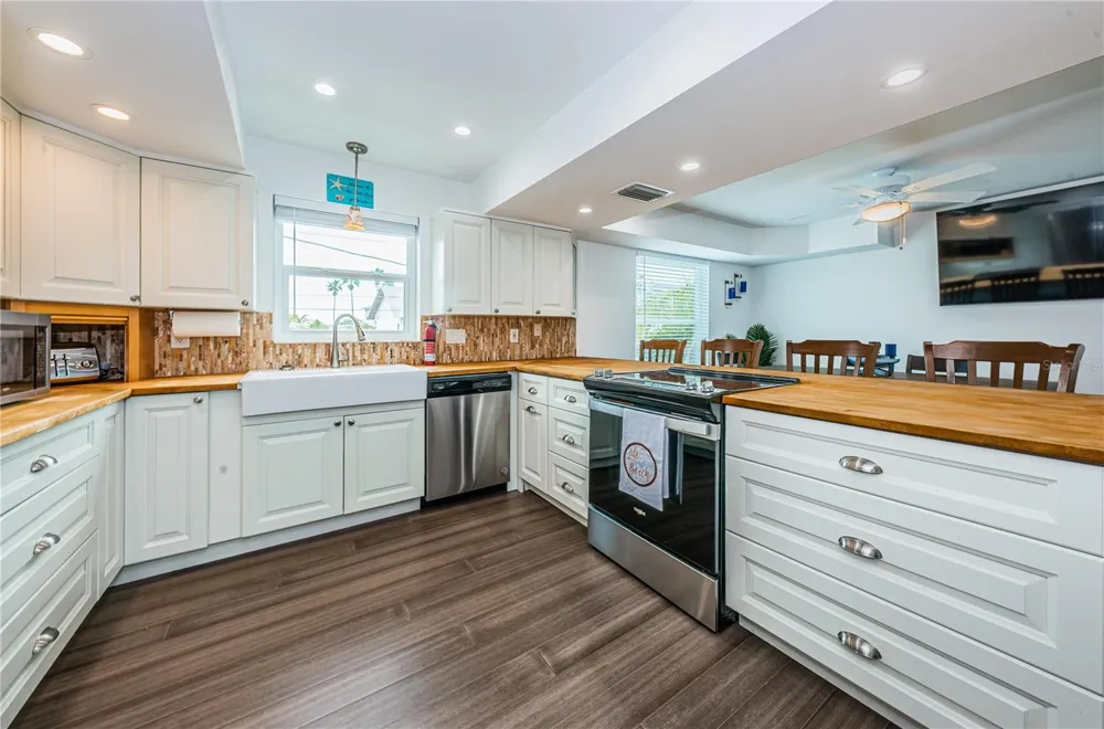 8432 W GULF BOULEVARD #Jellyfish Treasure Island, FL 33706