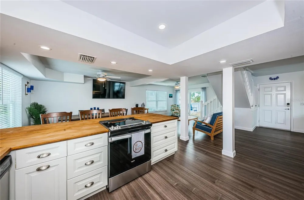8432 W GULF BOULEVARD #Jellyfish Treasure Island, FL 33706