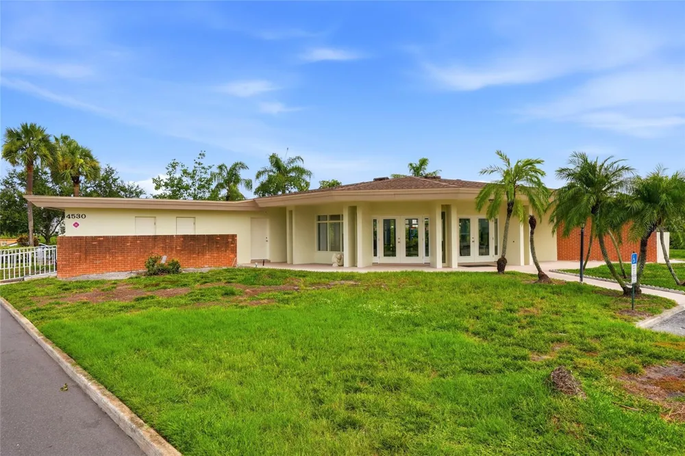 4570 OVERLOOK DRIVE NE #175 St Petersburg, FL 33703