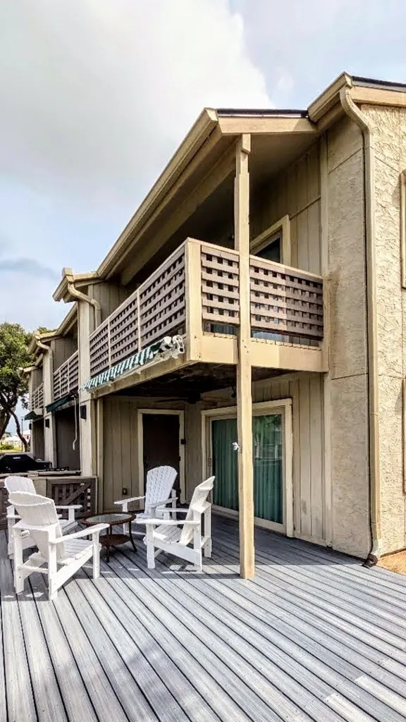 2001 Bayhouse Drive #2001 Rockport, TX 78382