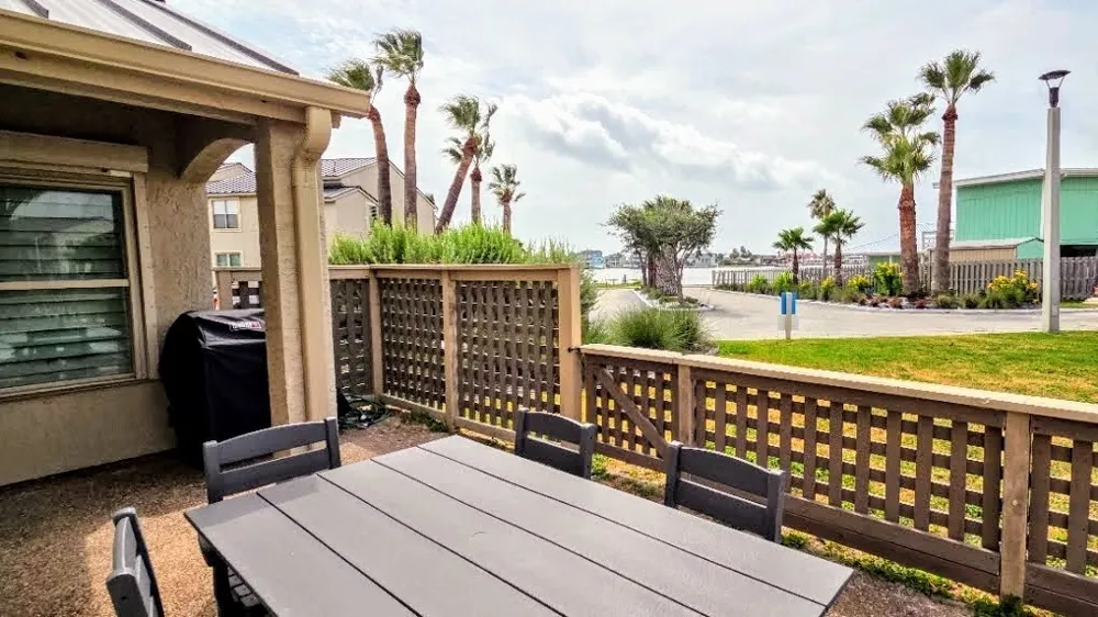 2001 Bayhouse Drive #2001 Rockport, TX 78382