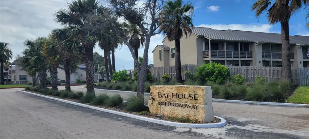 2001 Bayhouse Drive #2001 Rockport, TX 78382
