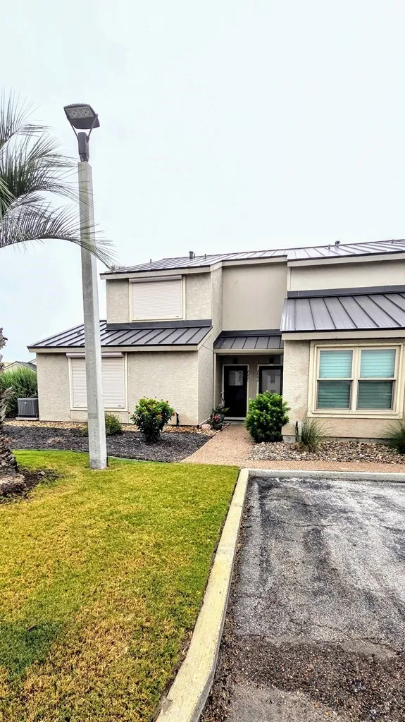 2001 Bayhouse Drive #2001 Rockport, TX 78382