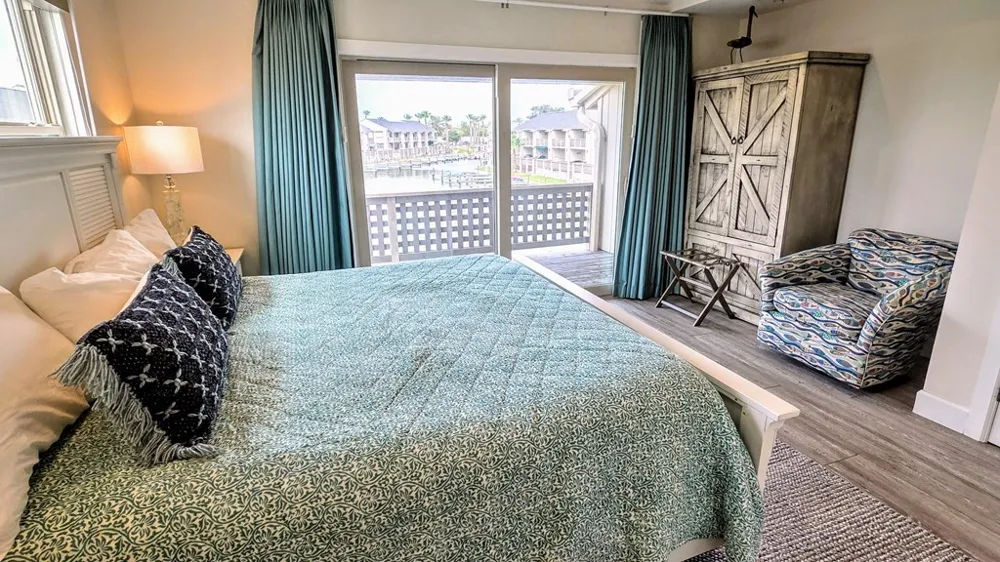 2001 Bayhouse Drive #2001 Rockport, TX 78382