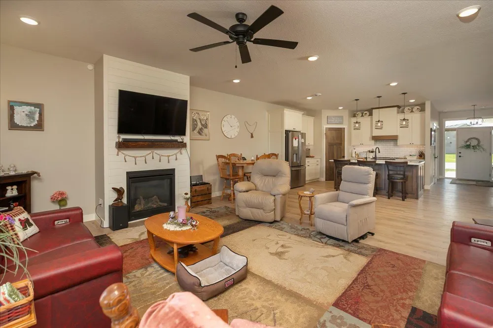 162 Sandstone Drive NW Eyota, MN 55934
