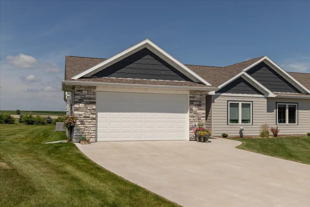 162 Sandstone Drive NW Eyota, MN 55934