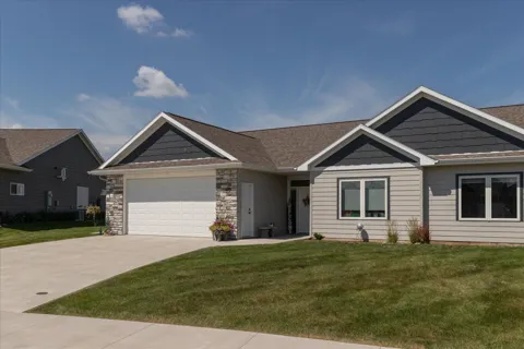 162 Sandstone Drive NW