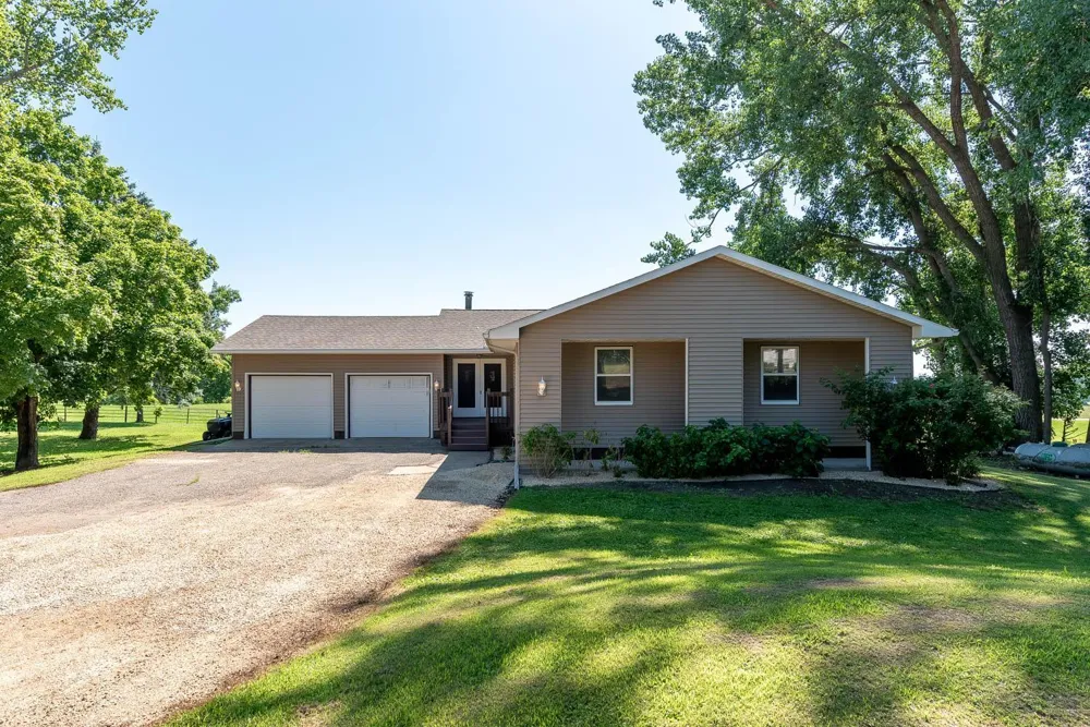 33385 Sibley Heights Lane Le Sueur, MN 56058