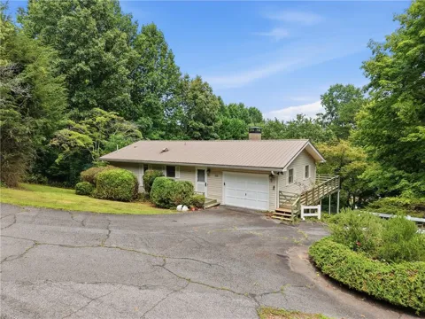 2325 Ridgecrest Circle