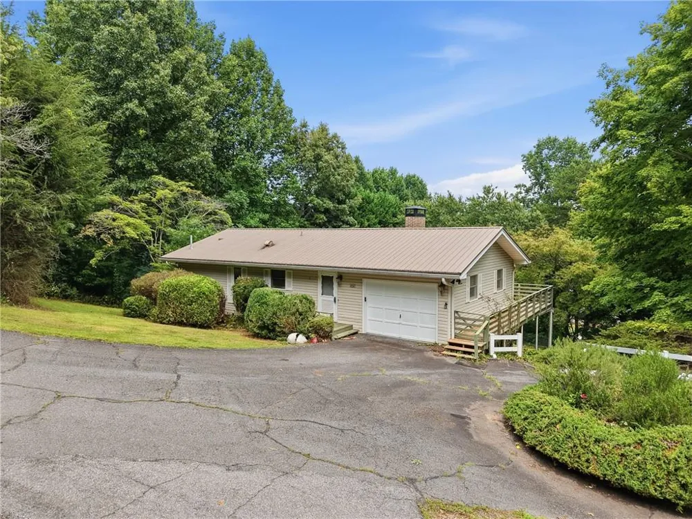 2325 Ridgecrest Circle Hiawassee, GA 30546