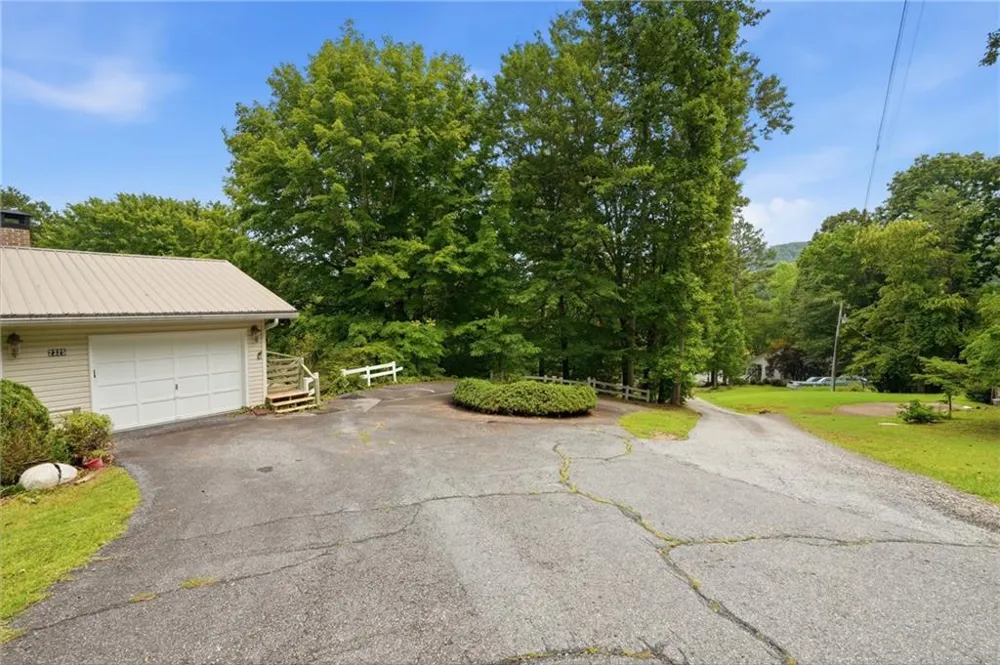 2325 Ridgecrest Circle Hiawassee, GA 30546