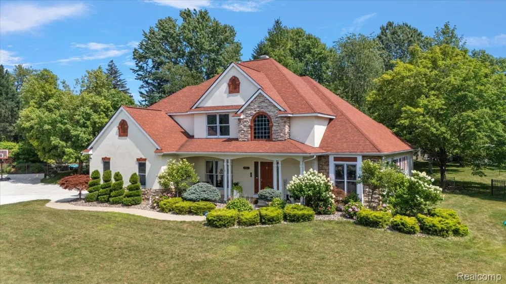 3460 Forest Meadow Court Saginaw Charter Township, MI 48603