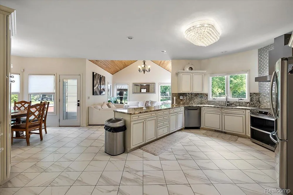 3460 Forest Meadow Court Saginaw Charter Township, MI 48603