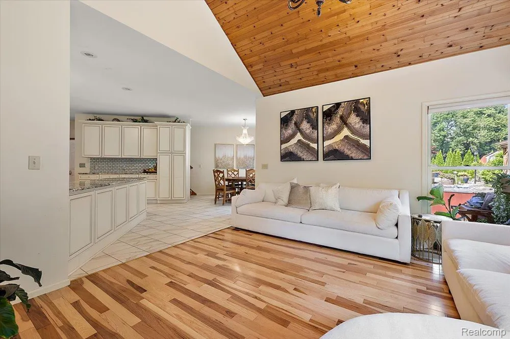 3460 Forest Meadow Court Saginaw Charter Township, MI 48603