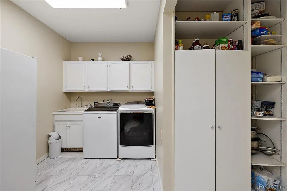 3460 Forest Meadow Court Saginaw Charter Township, MI 48603